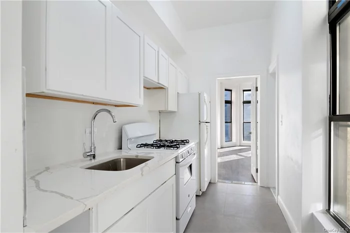 1 bedroom apartment, ideally situated in the lively central side of Harlem! This professionally curated space offers a perfect blend of contemporary comfort and convenience. Enjoy modern amenities, a prime location, and the added benefit of all utilities being included. Flexible lease options, including month-to-month, are also available, beautiful and private backyard.