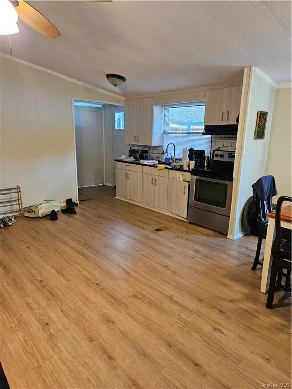 MOTIVATED SELLER! Just bring yourself to this turn key mobile home. Newly renovated with all furniture included. Close to clubhouse and pool area. Beautiful in-ground pool, basketball courts, playground. Nice community setting.