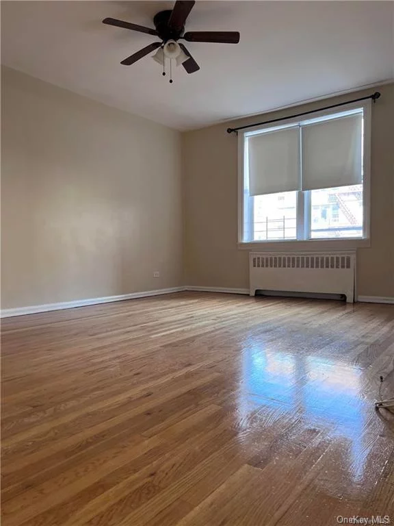 Come check out this spacious 1 bedroom apartment -Spacious 1 bedroom -Newly Renovated bathroom -Stainless steel appliances -hardwood floors -Lots of closet space -Laundry on site -Steps from the train -Live in Super -Elevator -Well managed building Income must be over $75k a year and credit score over 680