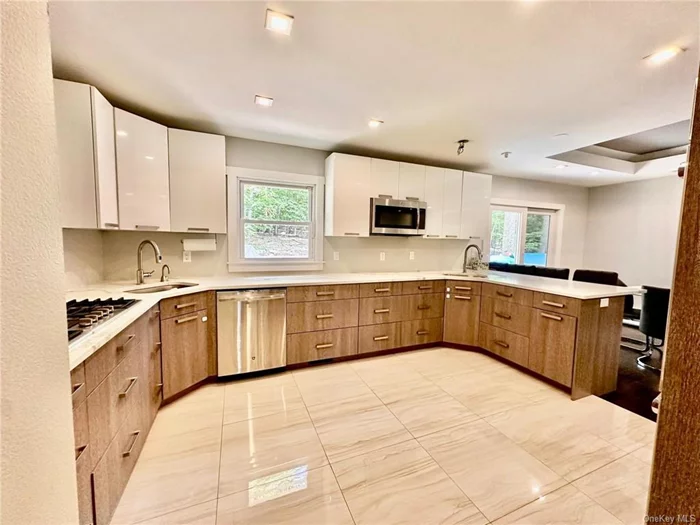 Step into luxury living! ? This newly renovated 4-bedroom home offers stunning views, spacious rooms, and modern elegance. Your dream rental is just a tour away!