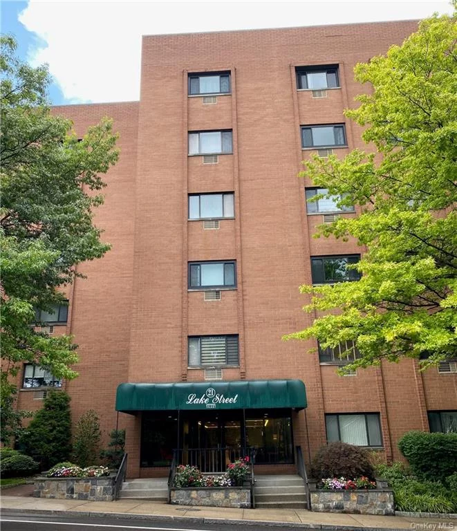 This gorgeous and newly renovated spacious 1 bedroom located in the center of White Plains features brand new appliances and hardwood floors. The owner just renovated the kitchen, bathroom and floor. You have your own washer/dryer inside the unit and one assigned parking spot in the underground garage. The building is very newly renovated with concierge services from 7am-11pm. Short walk to Metro North White Plains train station, bus, restaurants, shops and entertainment. There is a gorgeous pet and kid-friendly park right outside the building. Move-in condition. No additional cost for parking spot, but the tenant will be responsible for the Con-Ed bill. There is a 2 pets limit, 50lbs weight limit for each. Move in fee of $500.