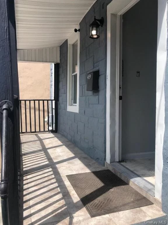 ADORABLE RANCH READY FOR A NEW HOMEWOWNER,  HOUSE IS IN MOVE IN CONDITION. BRING YOUR TOOTHBRUSH AND PETS TO PLAY IN THE REAR YARD. CONVENIENTLY LOCATED NEAR DOWNTOWN YONKERS WITH ITS MANY REVITILZATION PROJECTS. NEAR SHOPPING, RESTUARANTS AND TRANSPORTATION. CLOSE TO NY CITY