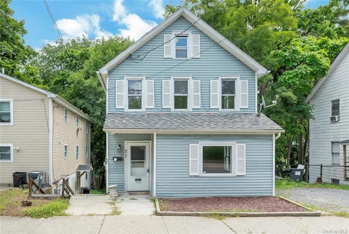 Lovely two story rental home! Super location - close to shops, school, highways and all your daily needs. 3 Comfortable bedrooms, spacious, open Kitchen, backyard and so much to enjoy in this home! Call today for your showing - this will go fast!