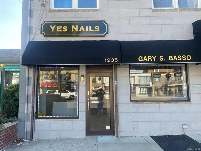 Exclusive Retail Space centrally Located on Williamsbridge Road Proper! High Exposure Location with Contemporary Retail Suite. Fully renovated Space with access to Full Basement for Storage. Ready for New Business!