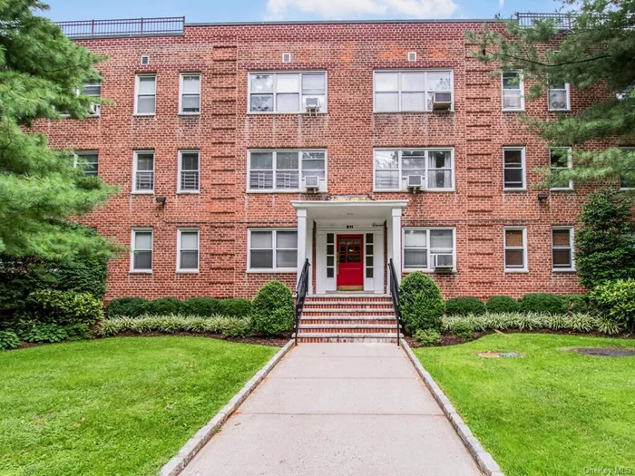 Welcome to Palmbrook Gardens, a charming co-op complex just steps away from the vibrant heart of Bronxville. This top-floor unit offers a beautifully modern kitchen, an oversized Jack and Jill bathroom, and spacious, sunlit rooms. Recently refinished floors and fresh paint complement the elegant crown molding and chair rails, creating a warm and inviting atmosphere. Enjoy the convenience of living close to schools, the train, and the array of shops and restaurants that Bronxville Village has to offer all just a 28-minute train ride from Grand Central. With its generous 2-bedroom layout and expansive living room, this unit is ready for you to move in and start enjoying the best of Bronxville living.