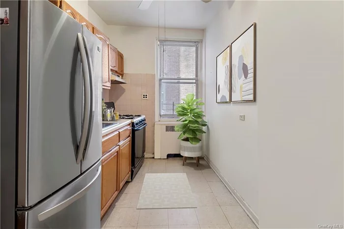 Looking to keep your living expenses under $1, 500 a month? This charming 1-bedroom apartment at 601 Pelham Parkway N, Unit #305, might be exactly what you need. Located in an elevator building near the 2 and 5 trains, Chase Bank, and Bank of America, it offers both convenience and accessibility. With a low maintenance fee of just $638 per month, this home is as affordable as it is comfortable. Plus, take advantage of a seller credit to add your personal touch, making it one of the most budget-friendly options in the Bronx. Contact your real estate broker or call today for more details. *Monthly payments may vary depending on your down payment. Please note, this is a cash-preferred deal as there is currently no gas in the building due to maintenance. Cash deals only