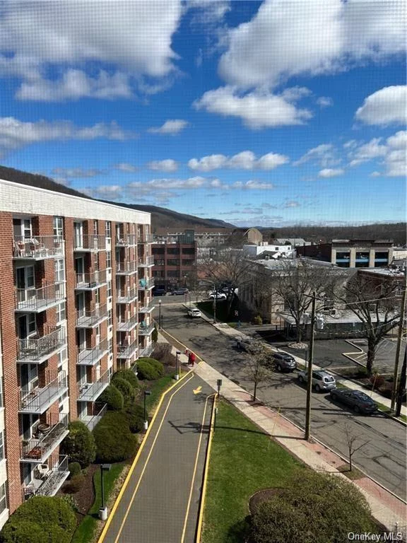 Located in the heart of Suffern, this one bedroom apartment offers a balcony with mountain views just made for relaxing after a hard days work. The building features assigned parking, laundry room on each floor, exercise room, and outdoor swimming pool. You will be a short distance to the NYC train station, shopping, movie theater, post office and a quick ride to Good Samaritan Hospital.