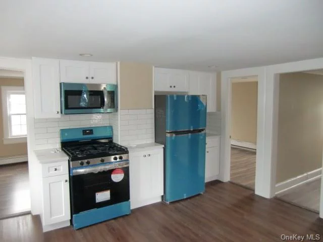 For rent-in a private house- top floor- 2 bedrooms apartment- all new stainless-steel appliances updated into the eat in kitchen- living room- 1 full size bathroom- Comes with a parking space- washer and dryer. The entire apartment will be refresh and completely painted. Near major highway, Near Rye schools,