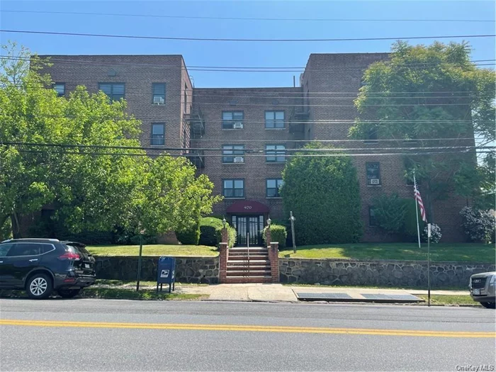 Welcome to The Courtyard on North Broadway. This spacious studio apartment is conveniently located within walking distance to Metro North, Bee-Line bus, parks, schools, shops, and more! Laundry and storage are located in the building. Short waitlist for indoor & outdoor parking, but plenty of street parking and local lots nearby.