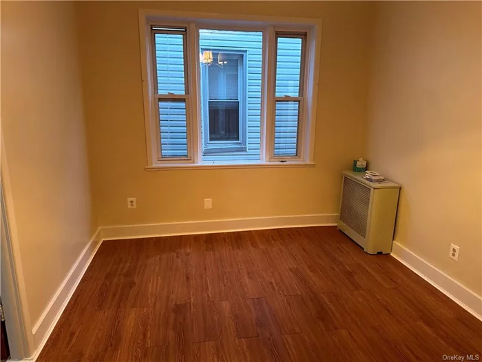 This is a two bedroom apartment for rent, situated near to Norwood Subway. This two bedroom apartment comes with an open kitchen with dining space. Showing on 09/18/2024 at 7 pm.