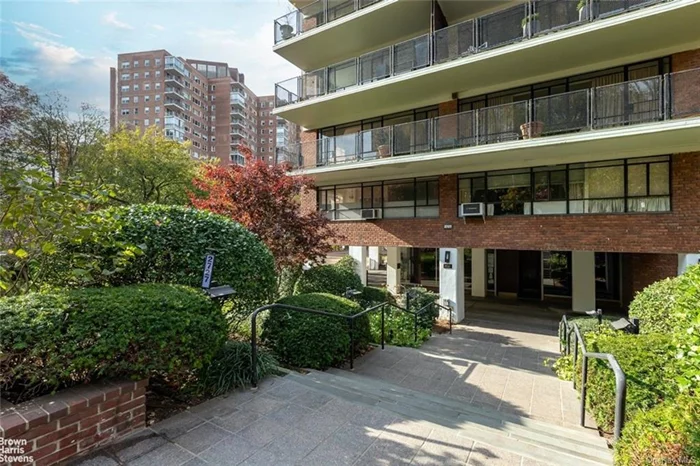 Renovated 2 bed 2 bath at Highpoint on the Hudson. Open kitchen, large sunny terrace and corner view of the Palisades. Building features elevator, attended lobby, valet parking garage, electric car charging stations, and laundry room.