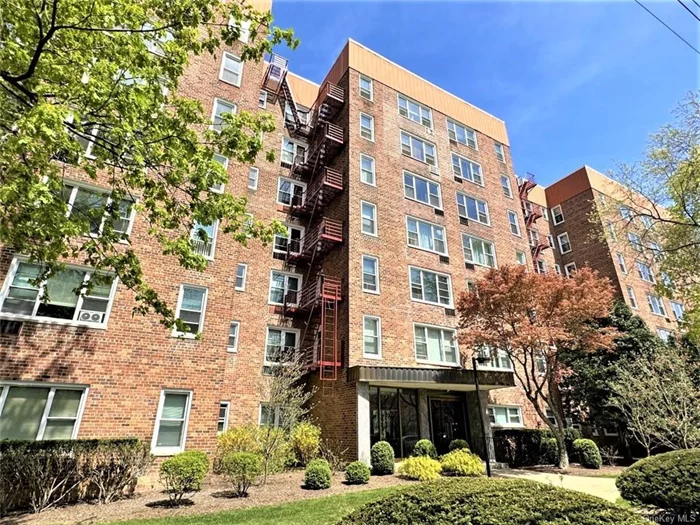 Welcome to this spacious, sun-filled Junior-4 size unit on Dehaven Drive. Cresthaven is a sought after, well maintained complex in a beautifully landscaped, tree-lined area, only 30 minutes by rail to mid-town Manhattan from nearby Greystone station. This large 850 sq ft space has an oversized living room and recently installed double-paned windows throughout. Two new air conditioners, plus two new ceiling fans easily cool off the entire apartment. The unit offers plenty of storage space with a huge walk-in closet, linen closet as well as foyer and hallway closets. Amenities include a seasonal pool/patio, winding woodsy pathways dotted with picnic tables, grills and an efficient well-lit laundry room. Garages, two parking lots, a community room, and excellent maintenance staff complete the picture of a place to call home. Walk to restaurants, shops, the train, Untermeyer Park and the trails at Croton Aqueduct.