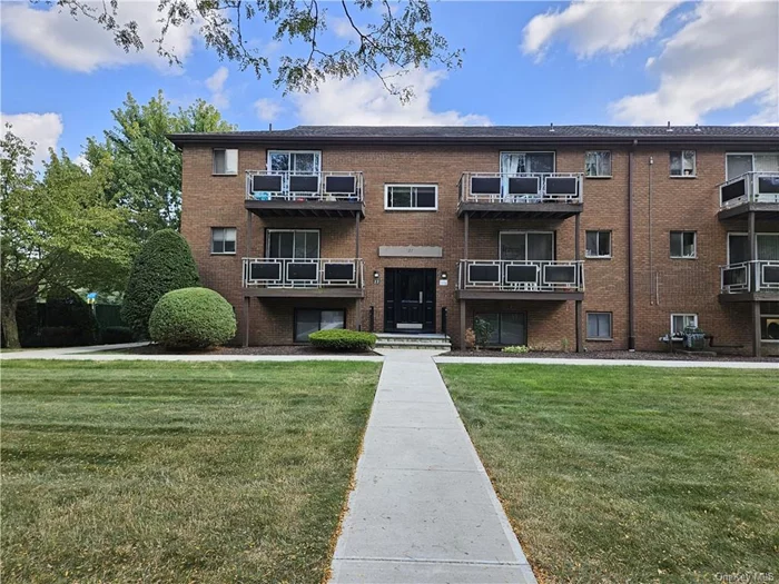 Experience tranquility at 27 Tanager, a charming one-bedroom condo in Rolling Hills, boasting a comfortable living space, dining area, kitchen, private porch, and community amenities including pool and playground, plus, enjoy the convenience of gas included in the rent. Contact us today to schedule a showing.