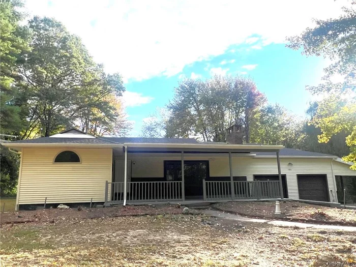 Are you in search of a spacious home? Discover this 5-bedroom house with 3.5 bathrooms, ideal for a mother/daughter setup. It features a large yard complete with a fenced-in area. Valley Central Schools