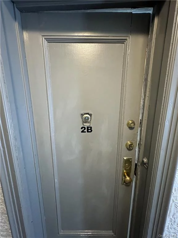 Bright 1 bedroom apartment with plenty of closet space...Convenient to all. ONLY a 2 Minute walk to Metro North / Scarsdale Station, good credit is a must (720+) , Proof of income 80+K or more, Proof of savings 30+K or more, and one months&rsquo; security required. Guarantors accepted with same requirements...great location.. No Pets....FRESHLY PAINTED WITH BEAUTIFUL HARDWOOD FLOORS. QUALIFIED APPLICANTS CAN BE APPROVED IN 24 HRS, NO BOARD APPROVAL .On-site laundry.