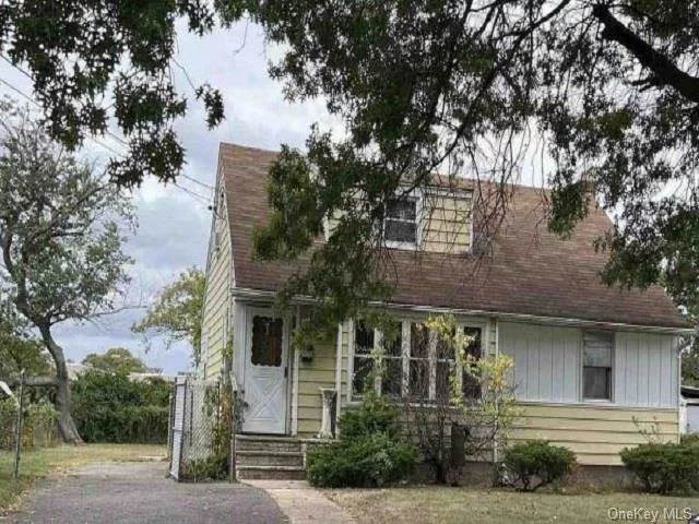 Amazing investment opportunity in New York. This home was built in 1950 and has approximately 1, 201 square feet. Sits on a good size lot of 7, 564 sq. ft. If you blink it will be SOLD. Buyers check with City, County, Zoning, Tax, and other records to their satisfaction. AS-IS REO property.