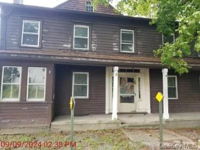 3600 sq ft legal duplex on 1+ acre located within the Pine Bush school district. Needs total renovation. This is a Fannie Mae Homepath property.