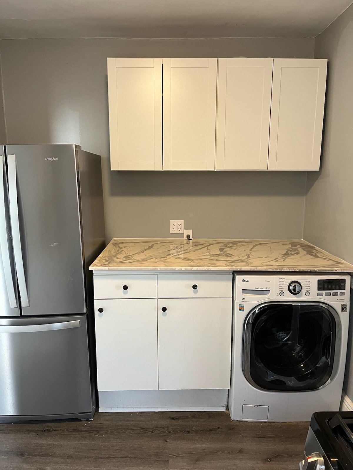 Discover contemporary living in this stylish 2-bedroom, 1-bathroom apartment located above a charming barber shop on Jericho Turnpike. Featuring a washer dryer combo, newly painted walls, and a modern kitchen plank floor, this apartment offers convenience and comfort.

Key Features:
🛏️ 2 Bedrooms
🛁 1 Bathroom
🧼 Newly Painted & Very Clean
🚗 Parking Available in Municipal Lot
🚉 Minutes from LIRR to Manhattan
🍽️ Walk to Great Restaurants & Shopping
🏫 New Hyde Park School District
🌊 Water Included; Gas & Electric Not

Enjoy privacy with a buzzer entry system.

Available Immediately.
First month's rent, security deposit, and broker's fee required. Lease terms apply.

For privacy and security reasons, the address will be provided after completion of an appointment request form. Don't miss out on this opportunity! Contact us for a viewing today.