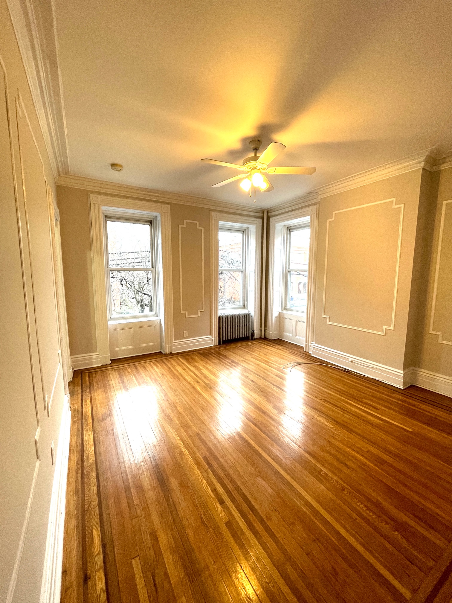 Amazing 1 bedroom unit in Uptown Hoboken! Apartment features hardwood floors, great natural sunlight, and a perfect location! Heat & Hot water are included. 1 month broker fee. Available ASAP.