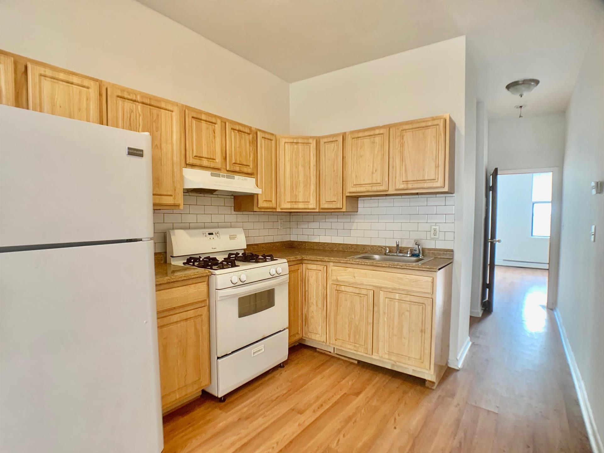 Great 2 bedroom apartment located in the heart of Hoboken. Close to restaurants, shops, bus to NYC & Parks. Please note 1 bedroom is smaller than the other.. good for a home office. Tenant pays broker fee. 