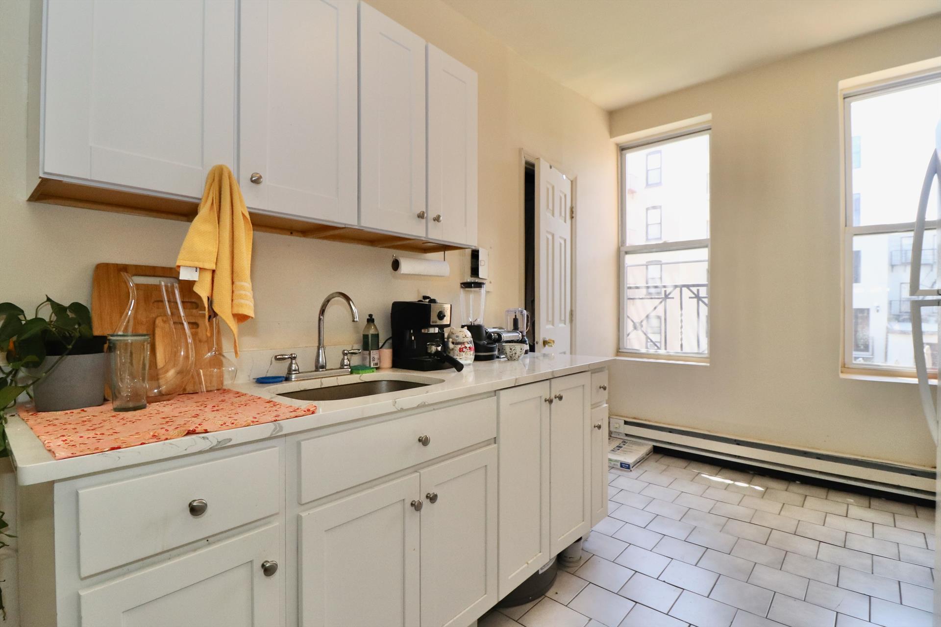 This apartment features a sun-filled bedroom, spacious shared backyard, and kitchen with shaker style cabinets and quartz countertops. Located in a great Midtown Hoboken location, allowing for easy transportation for commuters who can also enjoy close proximity to great restaurants, shopping, and parks. Available August 1st!