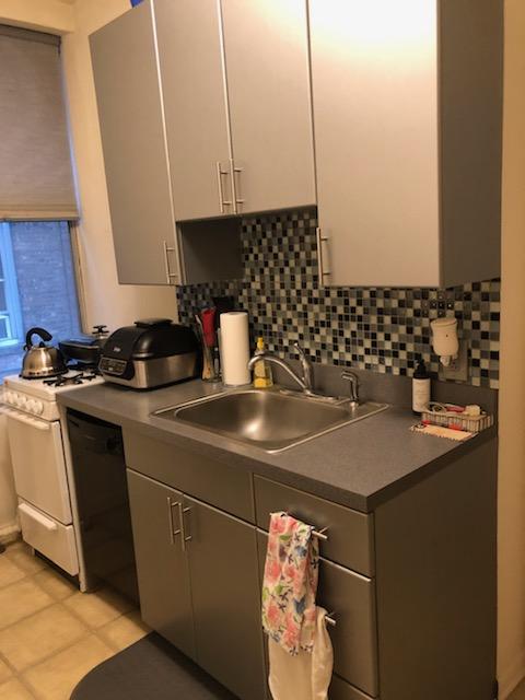 AVAILABLE OCT 1st. One bed one bath apartment in Prime Location. Unit features hardwood floors and Washer/Dryer in building. Heat & Hot Water included in rent! Shared backyard! Amazing location to NYC transportation and Washington Street. Close to all shopping, nightlife, mass transit, parks, schools, houses of worship, and more!