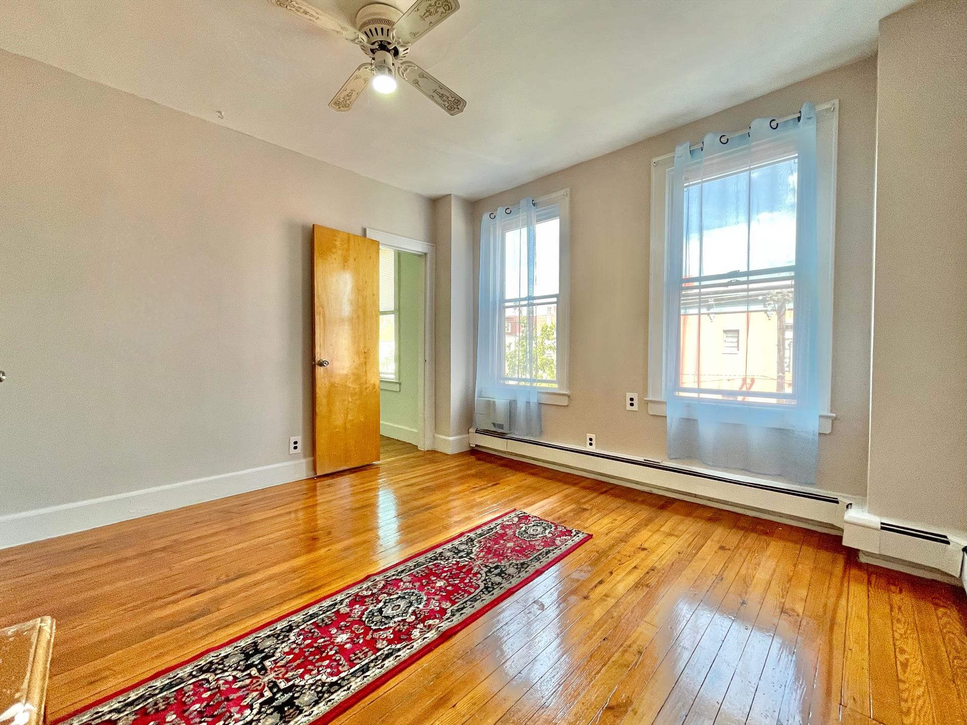 This sun-filled, one bedroom apartment in a great Downtown Jersey City location features a walk-in closet or office space, ceiling fans, and hardwood floors throughout. Close to popular restaurants, World Boxing Gym,  Jersey City Library, Enos Jones Park, and Hamilton Park. Available September 1st!