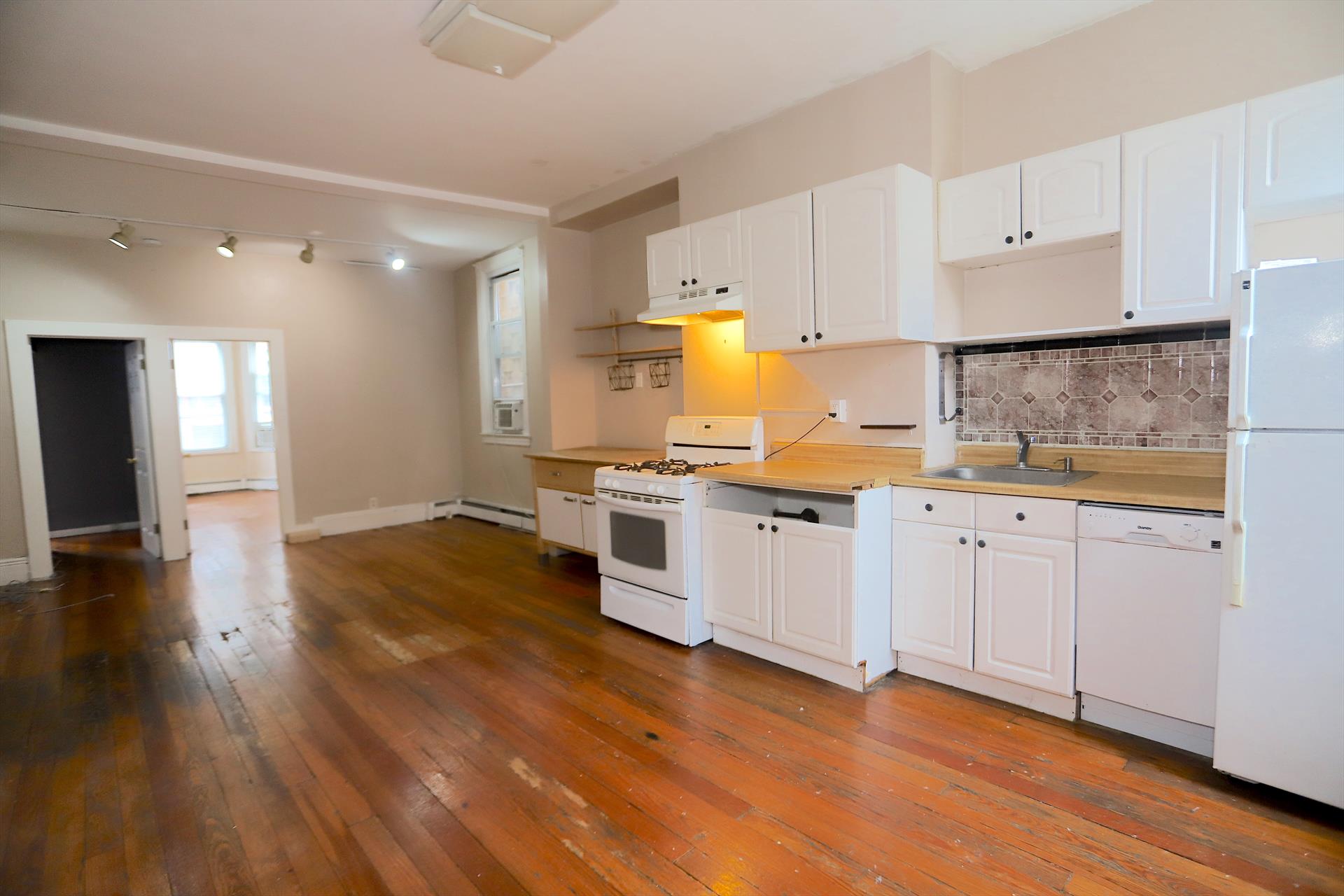 Sunny 3 Bed 1 Bath in great location featuring hardwood floors, dishwasher, lots of natural light, open floor plan.  Shared backyard. Close to all mass transit, shopping, nightlife, restaurants, parks, schools, houses of worship, and more! 