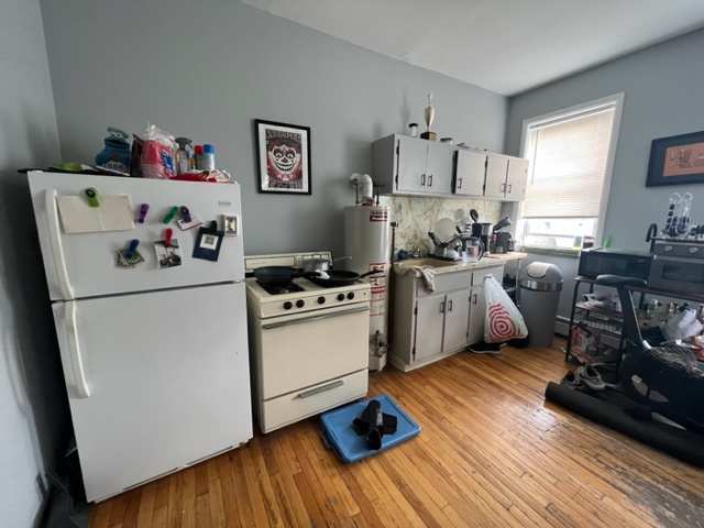 Centrally located 1 bed 1 bath less than one block to Church Square Park! This unit has large rooms, eat in kitchen and nice sized living room. Over sized bedroom that overlooks Park Avenue. Everything you need is just a short stroll. There is no dishwasher or laundry in the building, but the space and location make up for that. Available 1/1/23. One month broker fee.