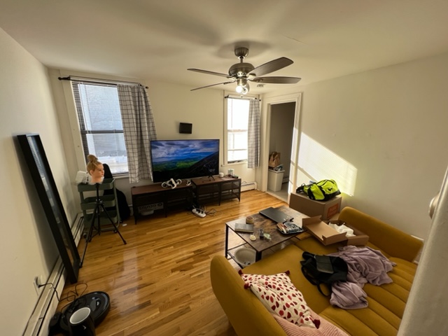 Spacious 2 bedroom layout in the heights! You don't want to miss this opportunity. Unit features hardwood floors, & stainless steel appliances including a dishwasher! High ceilings, lots of natural light, eat-in kitchen with SS appliances, pet friendly. Close to shops & restaurants. One month broker fee. Available 1/1/23. 