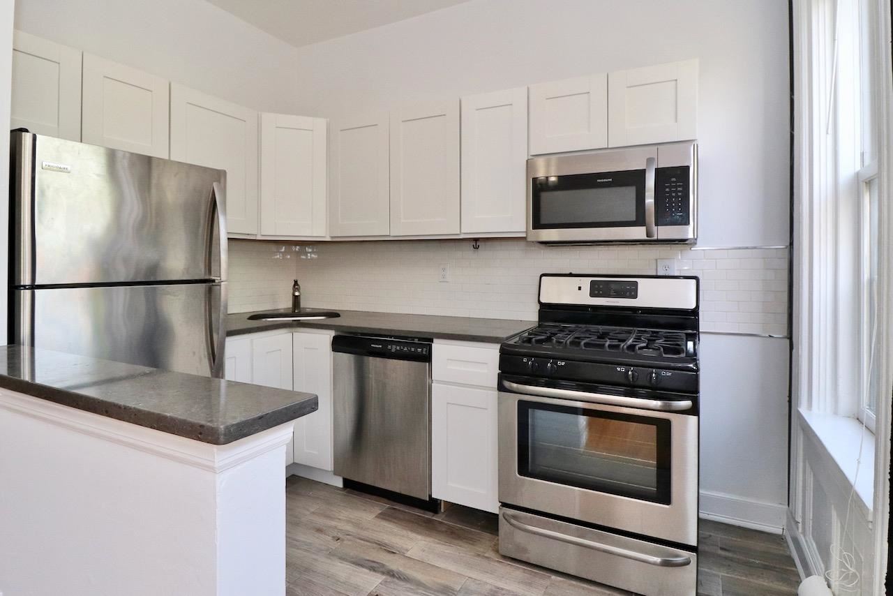 This charming one bed / one bath apartment in a historic brownstone features high ceilings, dishwasher, microwave, walk-in closet, shared laundry in the basement, hardwood floors and lots of natural light. Located near both Hamilton Park and the Grove St Path station. Hamilton Park has tennis and basketball courts, and a weekly seasonal farmer's market. Close to supermarkets as well as lots of restaurants and bars, especially along the Newark Ave pedestrian walkway. Available January 1st. Ask for the virtual tour!