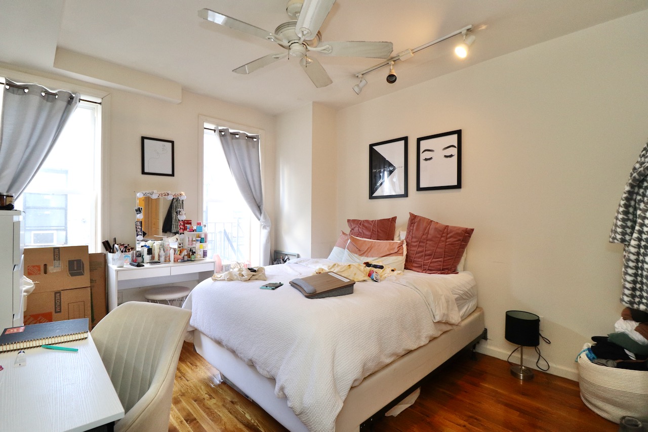 Prime Downtown Hoboken location with spacious bedrooms on opposite ends, washer/dryer in unit, hardwood floors, and a dishwasher. Close to the Hoboken PATH train as well as NYC bus that stops right outside, and Stevens Institute - perfect for commuters or students who can also enjoy its close proximity to shopping and the surrounding restaurants in the area. Ask to see the virtual tour. 