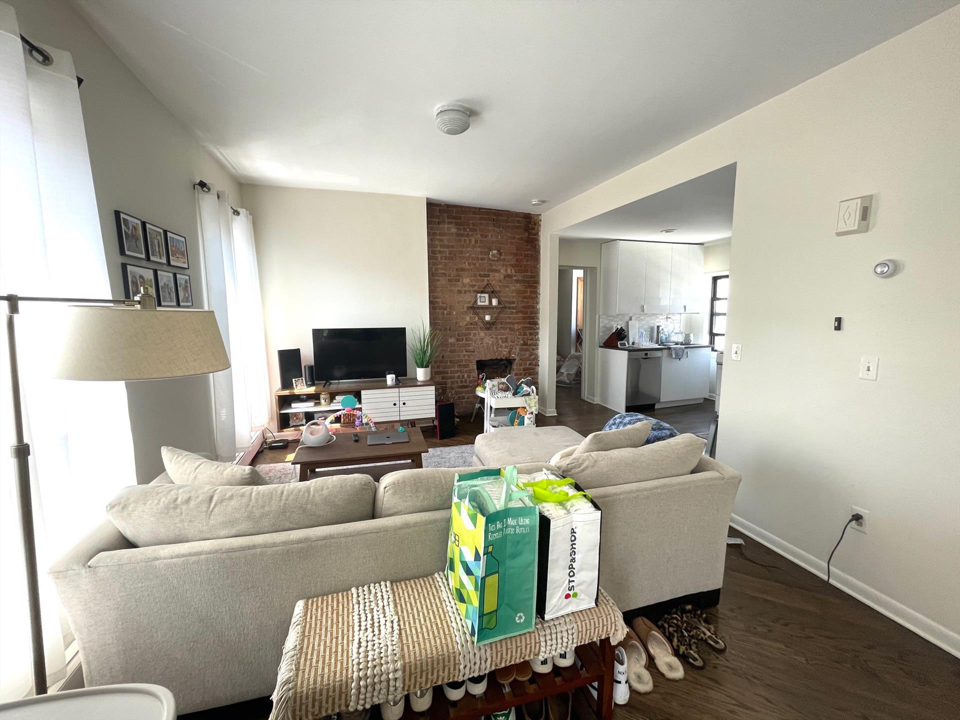 Welcome home to this Sunny, large 1 bedroom/1 bathroom unit with exposed brick walls in living area, updated modern kitchen, hardwood floors. Close to all shops, restaurants, train, bus, etc. Free laundry in building. Shared yard. Available June 1st 2023.
