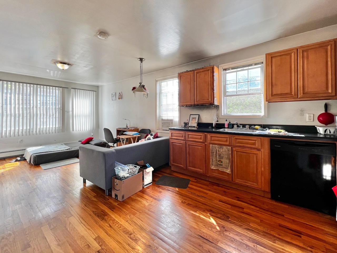 Great location near JSQ Path station! Hardwood floors, lots of cabinet and countertop space, dishwasher, gas stove, laundry in building, and quiet shared backyard. Available June 1!