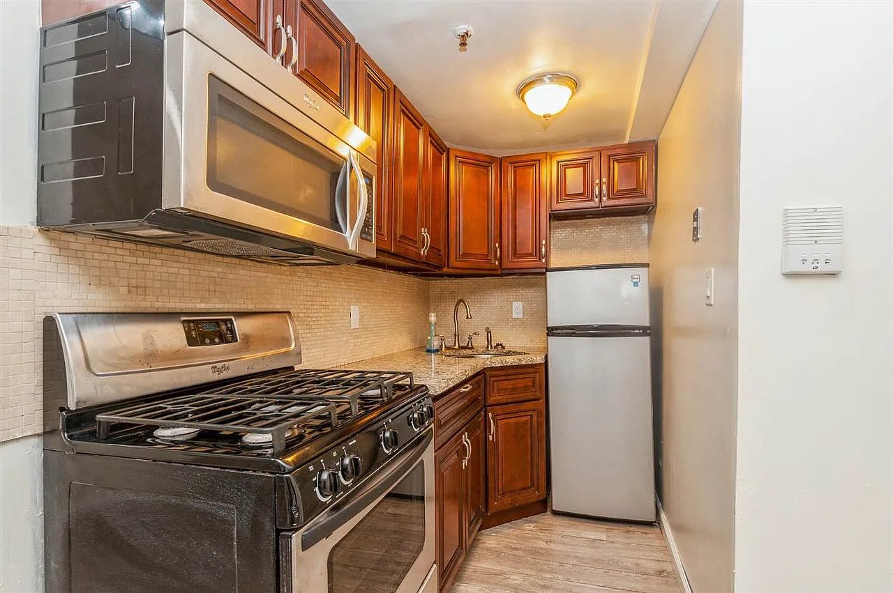 Renovated studio with updated appliances and a renovated bathroom. Studio comes with a small private terrace and direct access to a HUGE backyard! Available 8/1/23. Tenant pays broker fee.