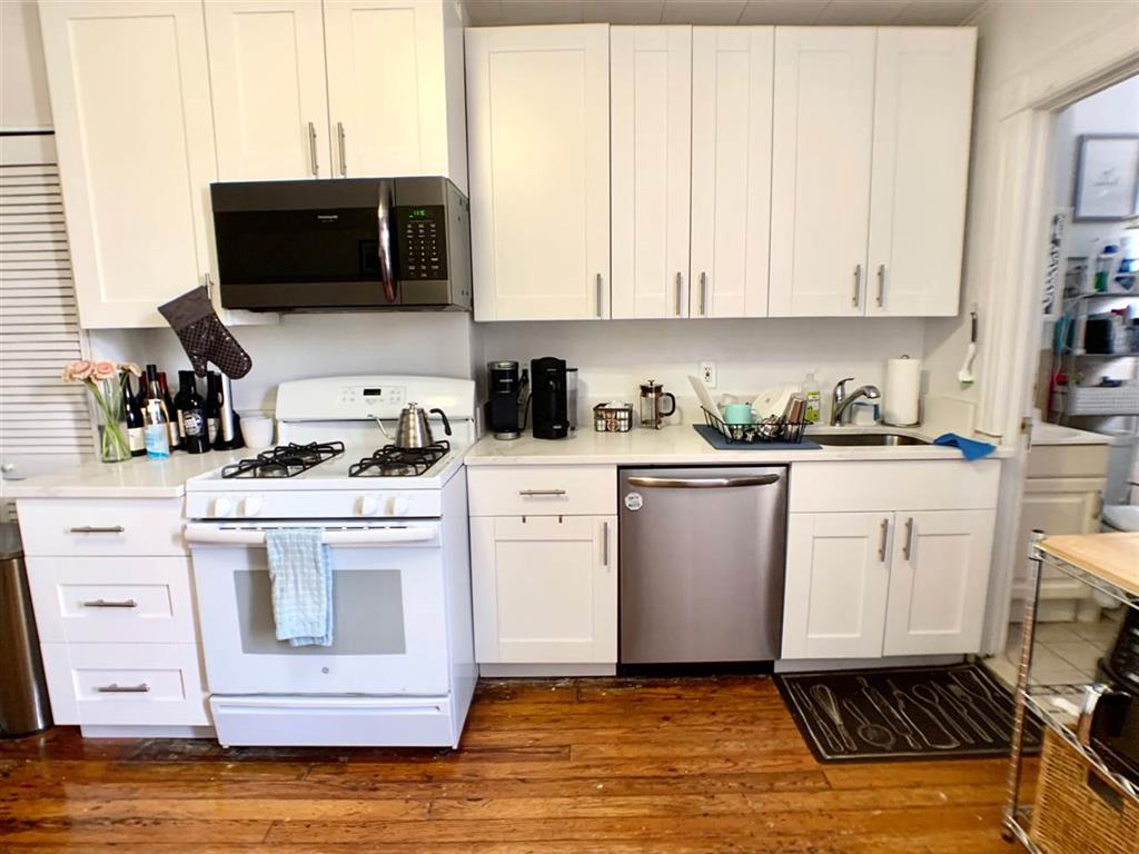 AVAIL 5/1 --This 3 Bed, 1 Bath apartment has a spacious eat in kitchen, a lot of natural light, and plenty of closet space. This unit also has hardwood floors, washer/dryer, and dishwasher in unit. Conveniently located with close proximity to transportation, PATH, parks, and Hoboken's nightlife! A must see! Pets Conditional.
