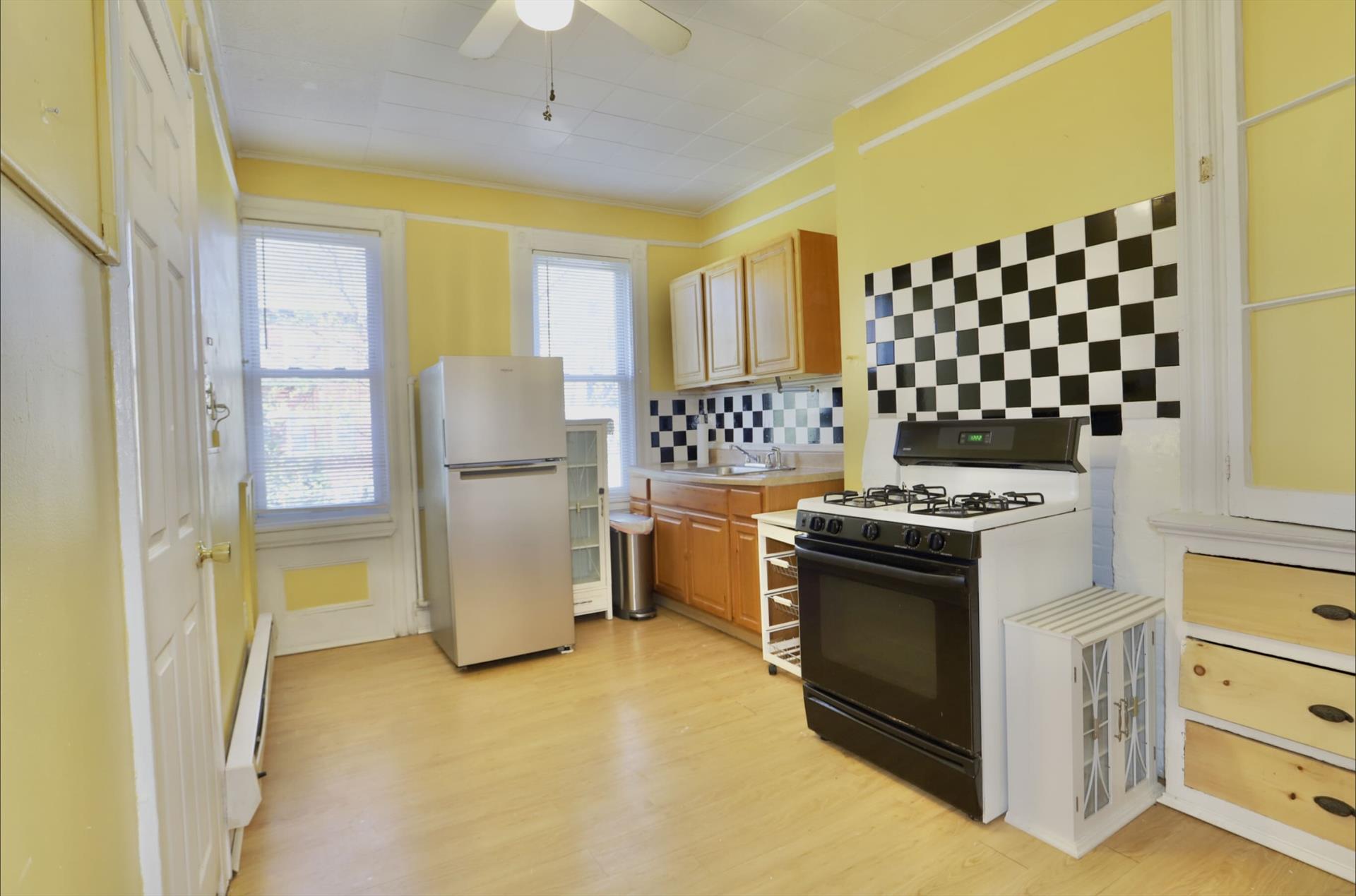 AVAIL ASAP - PRIME location in desirable Hamilton Park area. Sunny 1 bed 1 bath + den in brick building. Very large railroad apartment with great light. Close to mass transit, parks, shopping, restaurants, and more. Schedule a viewing today! Won't last! 