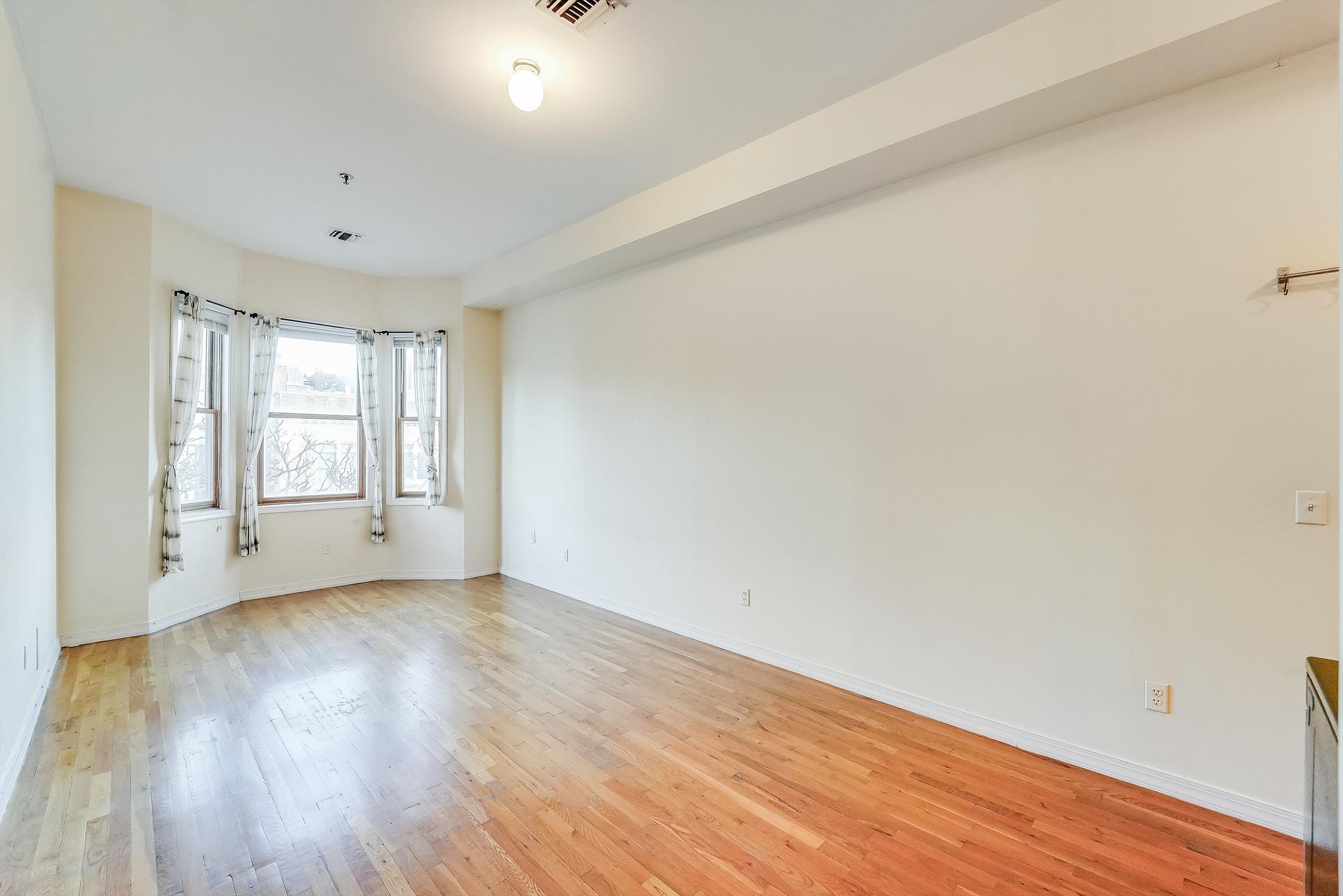 AVAIL 8/1 -- Great size 2 bed 1 bath in a prime location - Unit features high ceilings /  Central air and heat / hardwood floors / washer/dryer in bldg. Great space and layout and Private outdoor space. Prime location to all mass transit to NYC, shopping, nightlife, schools, houses of worship, and so much more!  *PICTURES OF SIMILAR UNIT IN BUILDING*