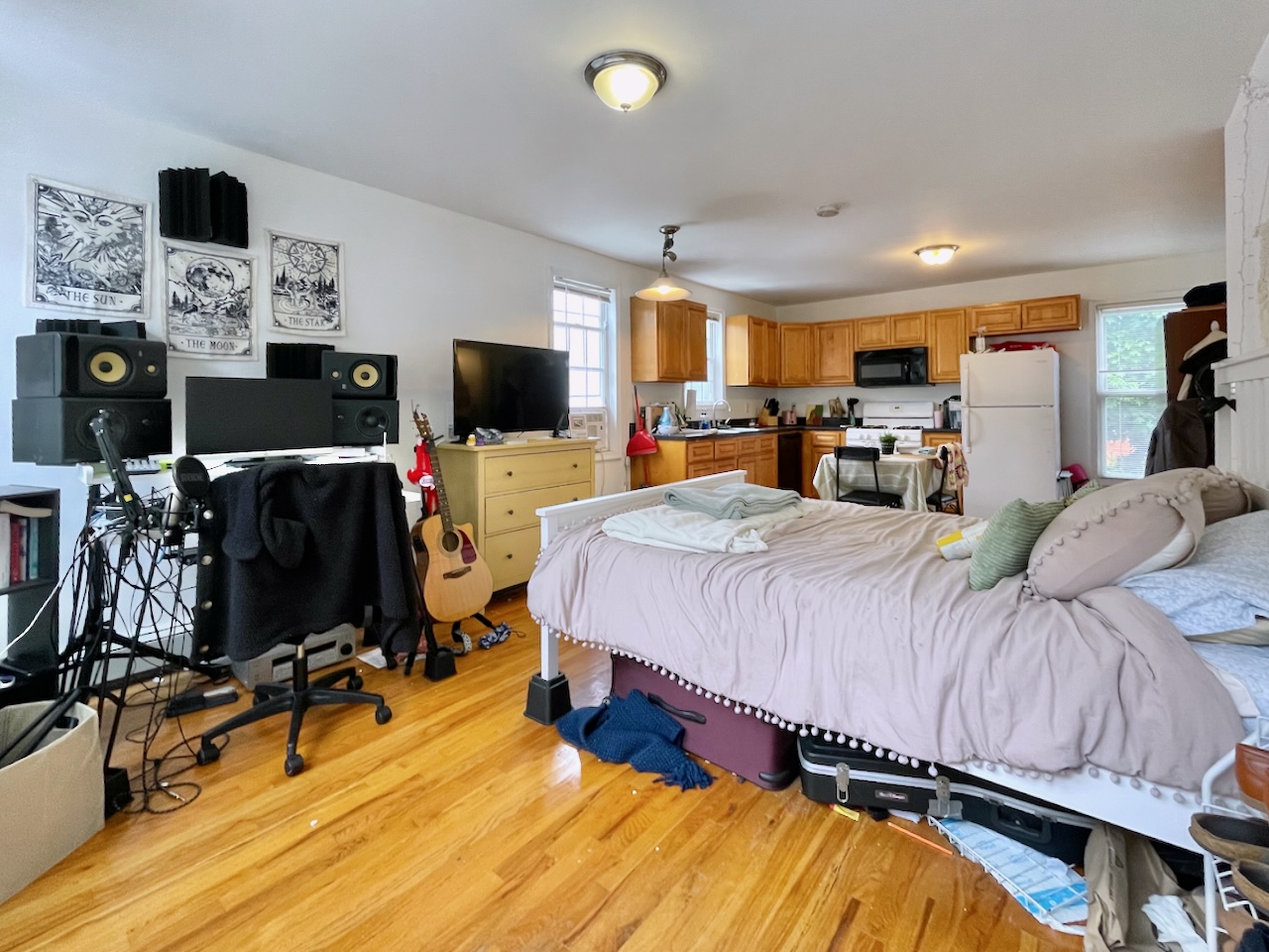 Great location near the JSQ PATH and Pershing Field Park. Updated studio, bright with windows on three sides. Laundry in the building as well as a shared backyard. Only one flight up on the second floor. Includes dishwasher, gas stove/oven, refrigerator/freezer, built-in microwave, hardwood floors. Close proximity to cafes, restaurants, parks and schools.