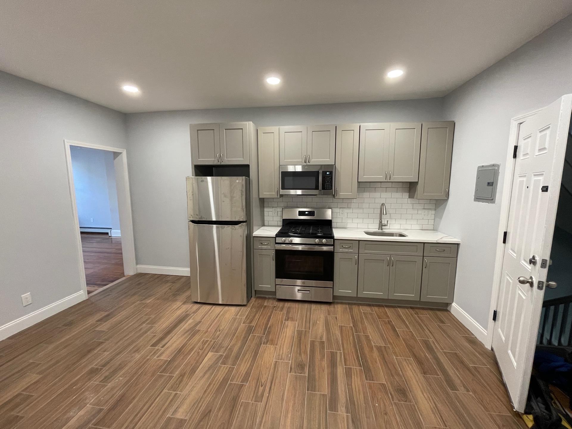 Great newly renovated 2 bedroom apartment! Apartment features hardwood floors, newly gut renovated bathroom, a brand new kitchen and washer dryer in unit! Available 7/1/24. Tenant pays broker fee. 