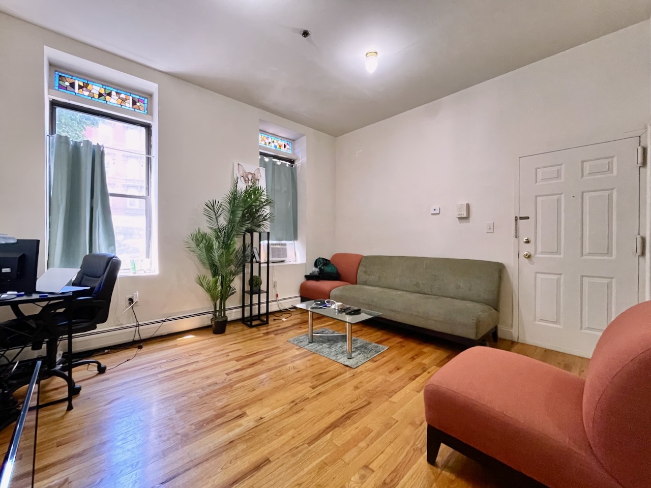 Great Uptown Hoboken location, off the corner of 11th and Washington St. Spacious one bedroom featuring lots of natural sunlight, decorative fireplace, and hardwood floors. Close to Stevens Institute, NYC Ferry, with NYC bus across the street. Sorry, no dogs. Available September 1st. Ask to see the virtual tour!