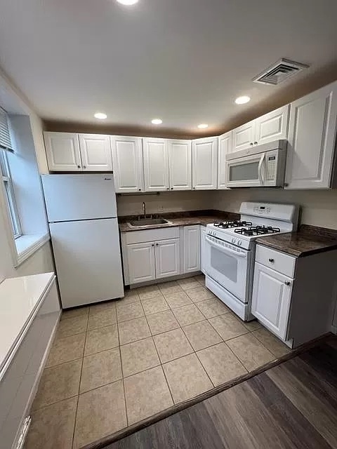 Beautiful 1 bedroom available in palisades park. Apartment features hardwood floors, central air & a roll-out style washing machine (tenant has to hook up to the sink for water and draining for each use) and electric dryer in the unit. Available 9/16/24. Tenant pays broker fee.