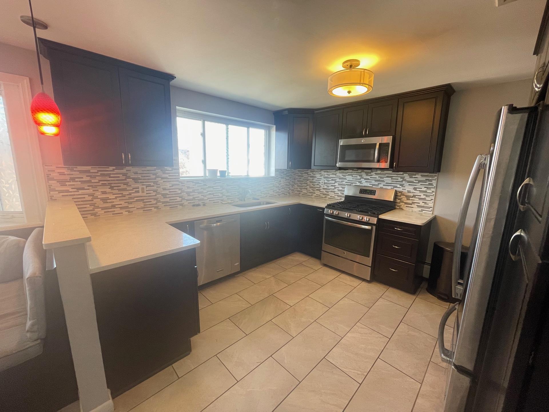 Amazing 3 bed 1 bath duplex with central air and an in unit washer/ dryer. 
Apartment features a renovated kitchen with stainless steel appliances and a renovated bathroom. All great sized rooms with plenty of storage space. Outdoor space and patio are shared. Close to public transportation. Tenant pays broker fee. Available 9/15.