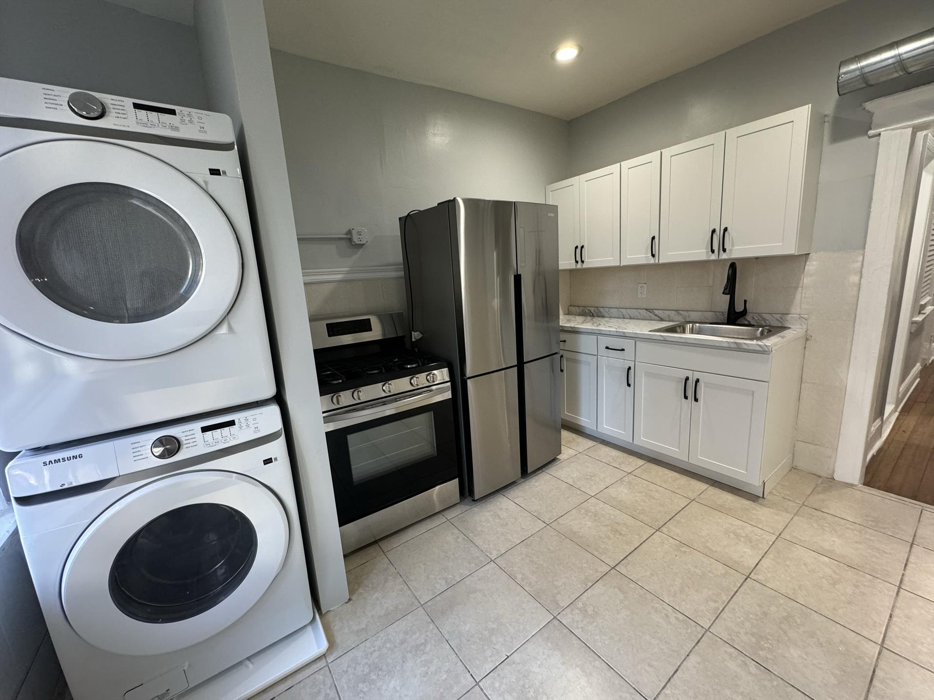 Great 2 bedroom layout plus a small den. Great location! Apartment features hardwood floors, central air, stainless steel appliances and laundry in unit. You do not want to miss this amazing opportunity. Available ASAP.