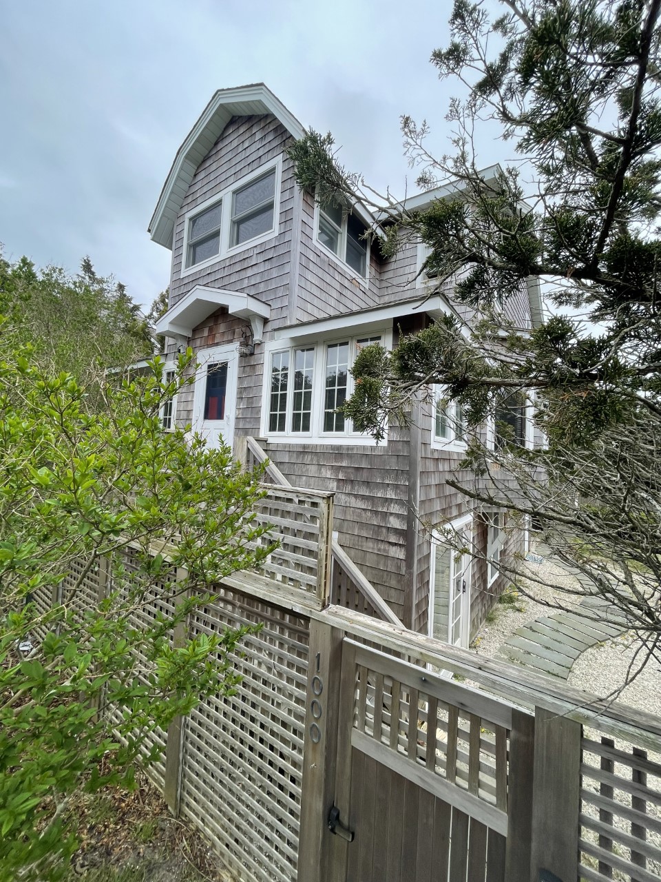 Lovely three story home, just two houses from the Beach and located on the Seaview/Ocean Beach border. Offers four bedrooms, three baths and large pool with patio - great for relaxing or entertaining! Includes outside shower, beach chairs, bikes and beach umbrellas. Dates still available, call Robin for more details! 