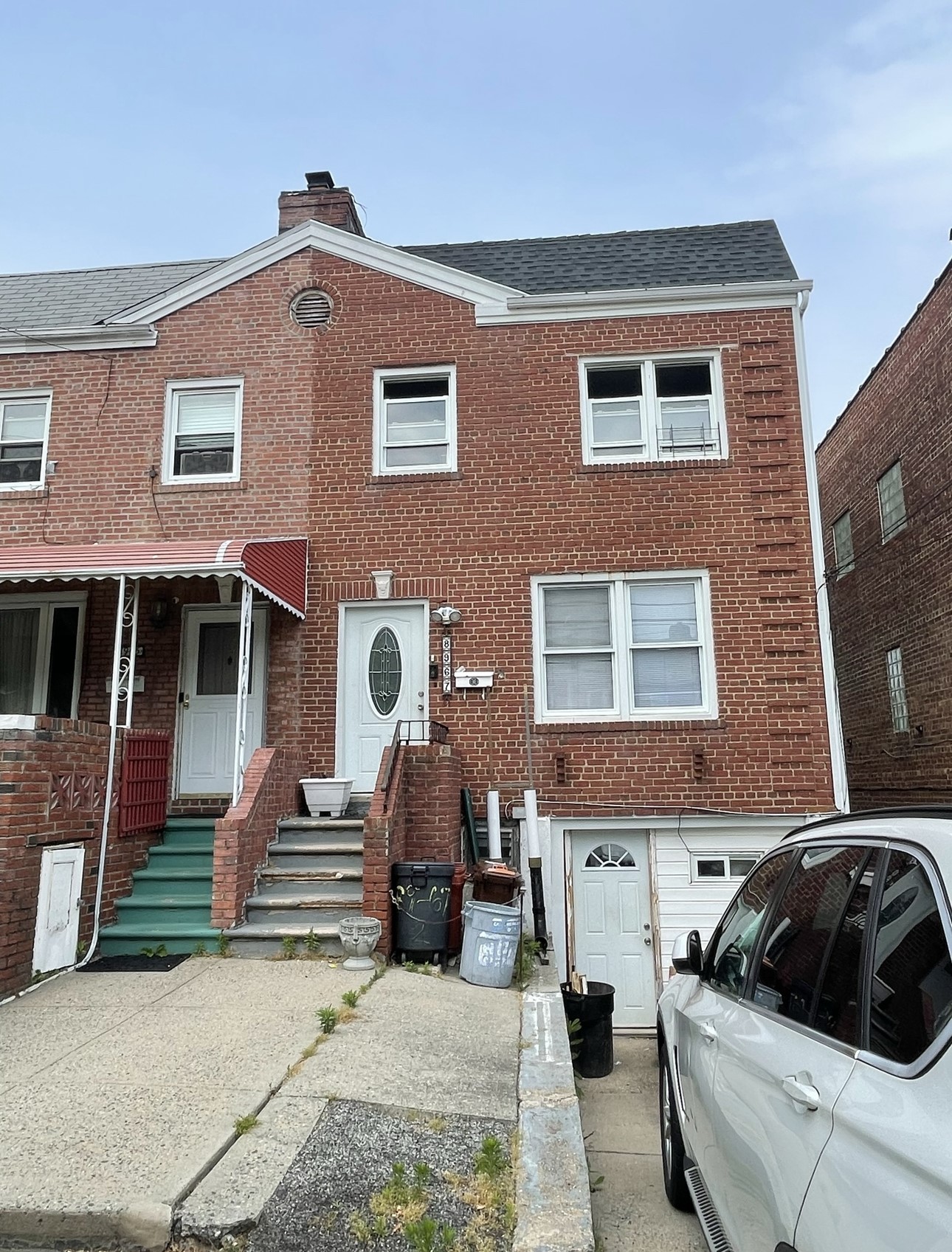 Recently Renovated 1 Bedroom Apartment For Rent In Queens Village. Apartment features, Hardwood flooring, Eat in Kitchen with Kitchen Pass-through, 1 Full Bath, Ample Closets throughout. Apartment has been Freshly Painted. Near Shops and Transportation.