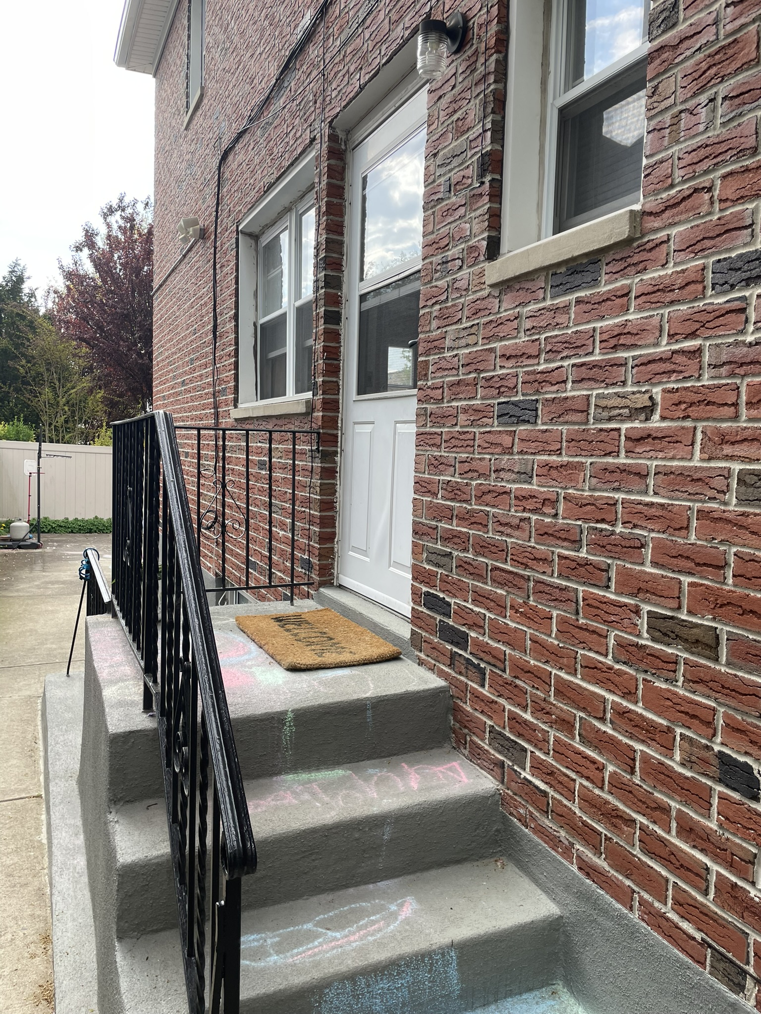 Cozy 1 Bedroom Apartment for Rent in Bayside. Not far from Bell Blvd. Features Livingroom, Open Kitchen, 1 Full Bathroom. All Wood Floors Throughout. Shared Use of Yard. Heat and Water Included. Convenient to Transportation and Shops.