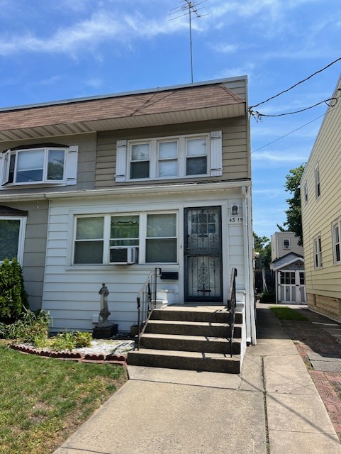 Cozy Whole House for Rent in Little Neck Features Living Room, Dining Room, Kitchen, 3 Bedrooms, 2 Full Bathrooms, Back Yard, Basement, 1 Parking Spot. Close to Shops and Transportation