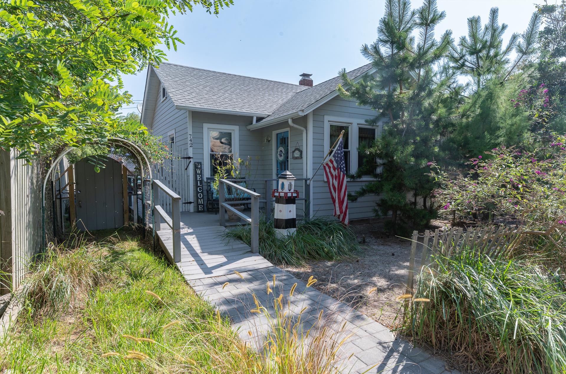 Charming 3 bedroom home on the ocean block. Large, private deck. Outdoor shower. AC. 1 full bath inside the house plus exterior bathroom and outdoor shower. Classic Fire Island style home!
<br>
<br>This house is available to rent weekly or monthly.
<br>
