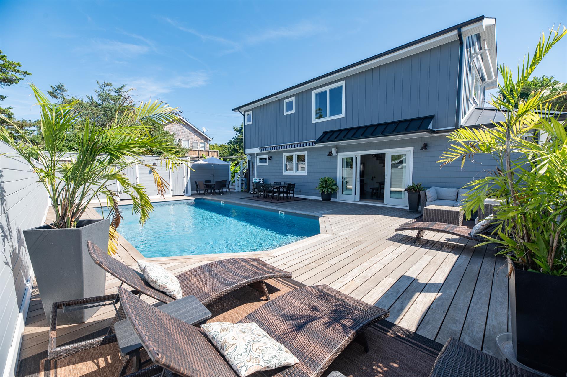 Completely renovated 4 bedroom, 3 full bathrooms in the heart of Ocean Beach with a pool! Spacious & sunny back deck. Only a 2 minute walk to the beach and a 5 minute walk into downtown Ocean Beach for dining, shopping, entertainment & ferry. 